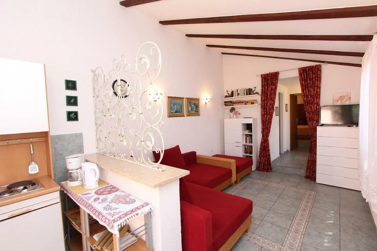Apartments Villa Lucu location