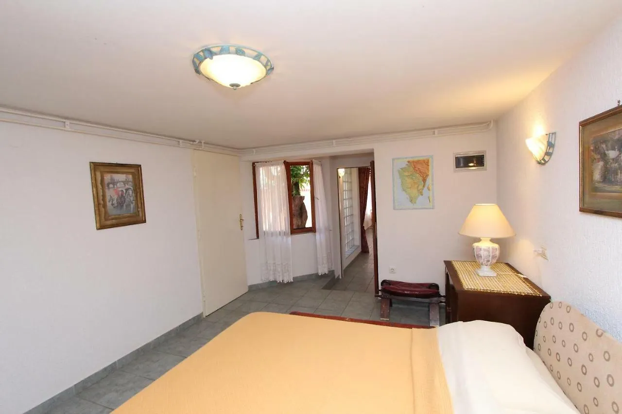 Apartments Villa Lucu Rovinj 0*,